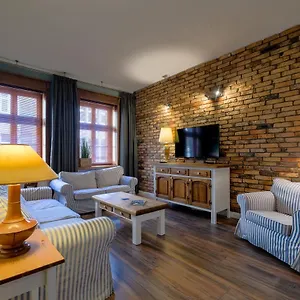 https://old-house-apartments-pozna.poznan-hotels.com